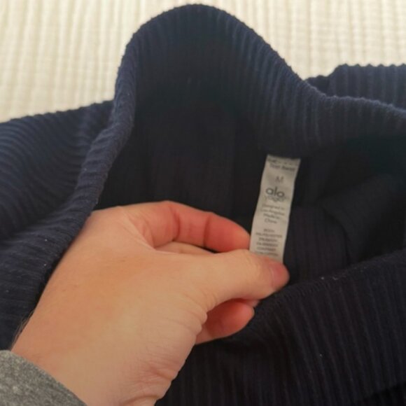 Alo Muse Hoodie and Jogger Set - size Medium - Picture 11 of 11